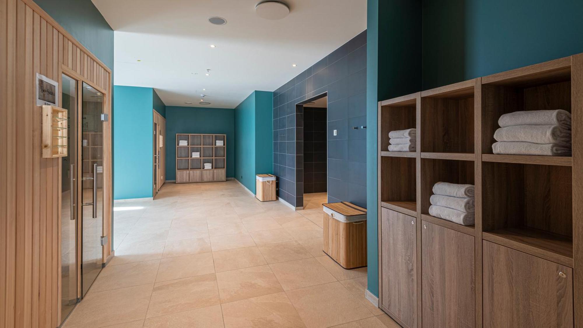 Centre By Ihg Hotel 4*